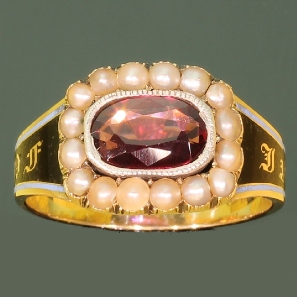 Gold Georgian antique mourning ring or memory ring from the antique jewelry collection of www.adin.be